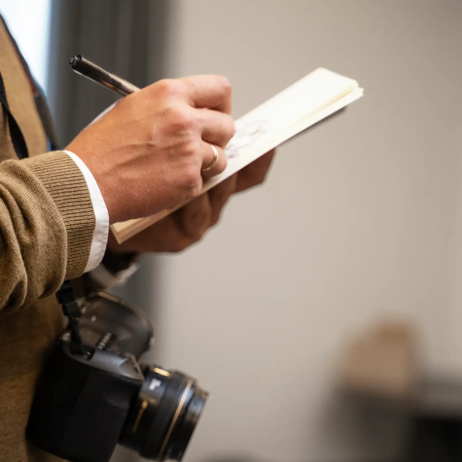 press-reporter-fallowing-leads-case